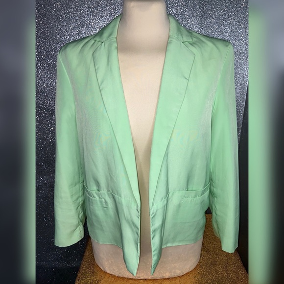 Blazer - Picture 5 of 11